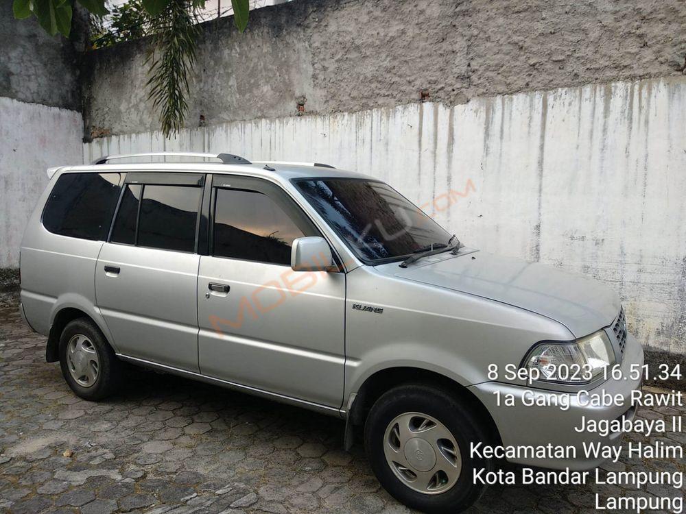 Mobil Toyota Kijang 2000