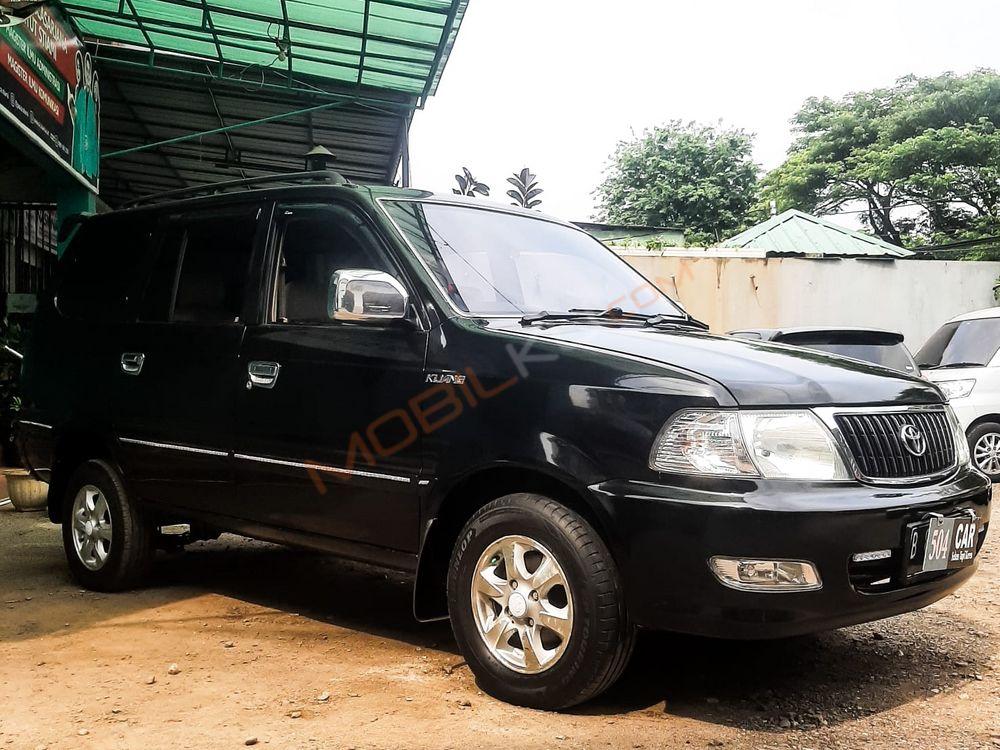 Mobil Toyota Kijang 2004