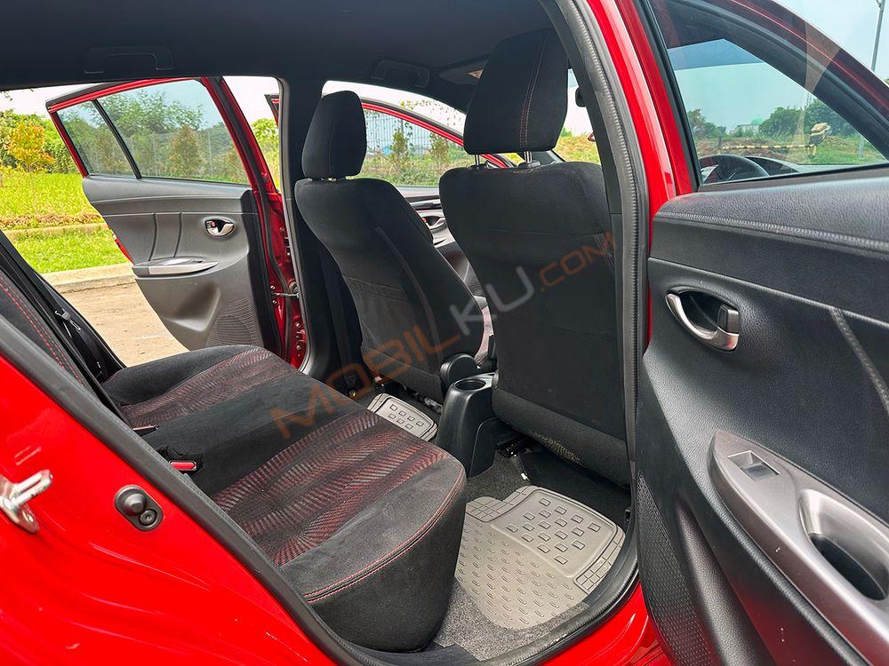 Mobil Toyota Yaris 2014