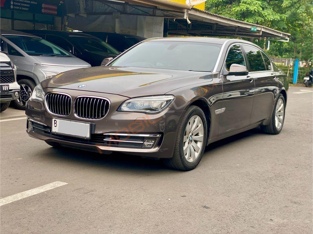 Mobil BMW 7 Series 2013