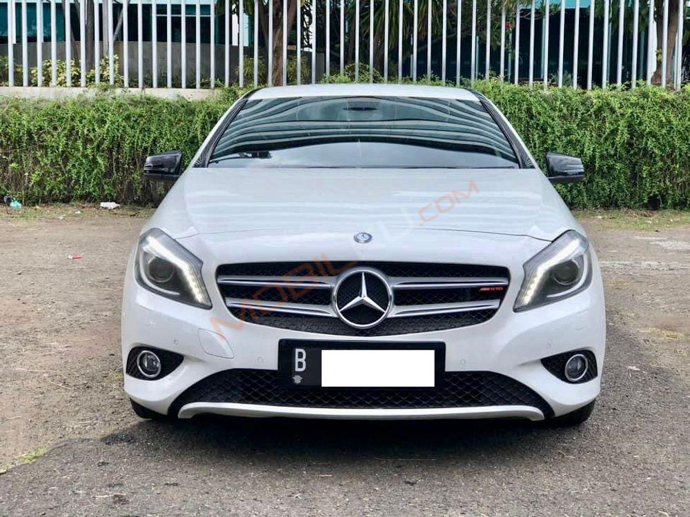 Mobil Mercedes-Benz A-Class 2013