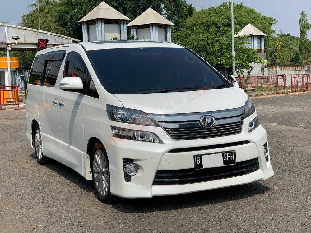 Mobil Toyota Vellfire 2014