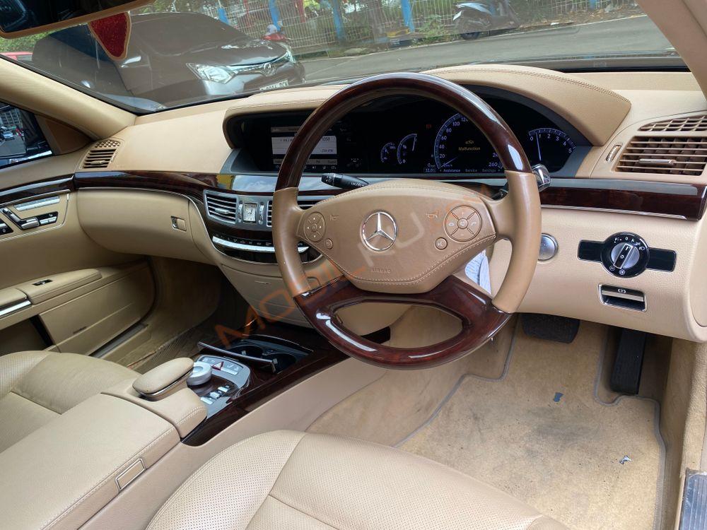 Mobil Mercedes-Benz S-Class 2011