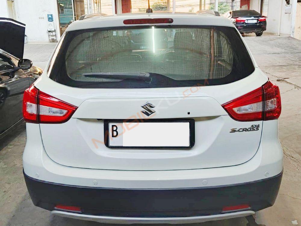 Mobil Suzuki SX4 2018