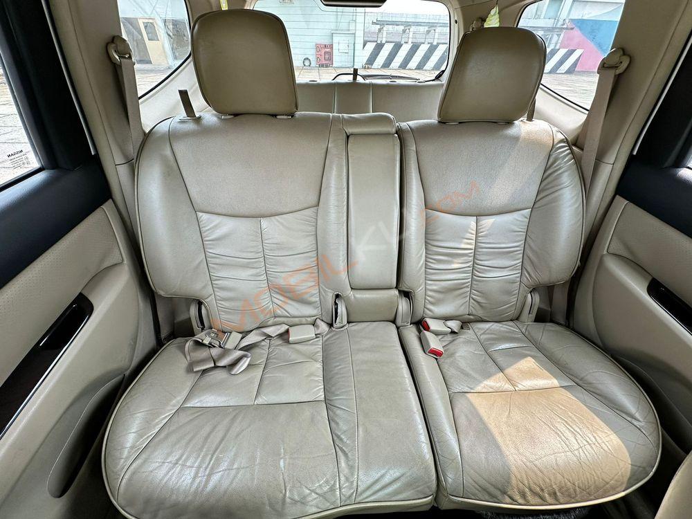Mobil Nissan Grand Livina 2014