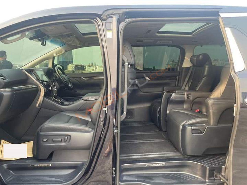 Mobil Toyota Alphard 2016