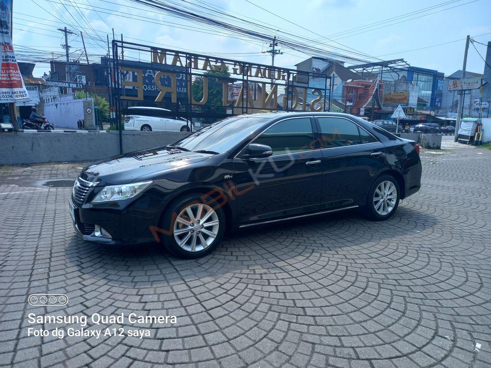 Mobil Toyota Camry 2013