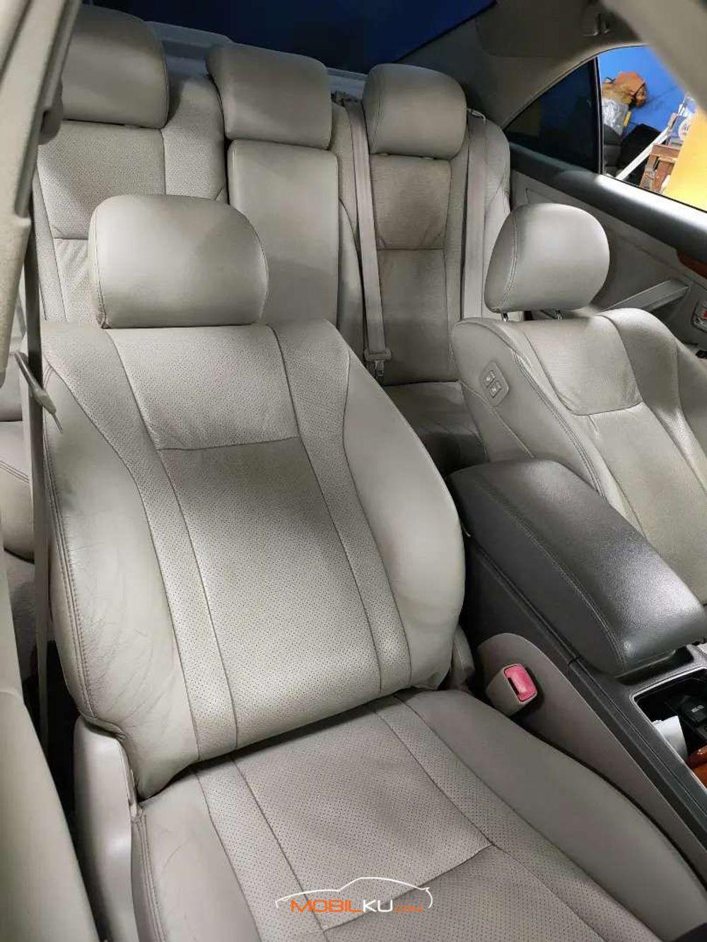 Mobil Toyota Camry 2011