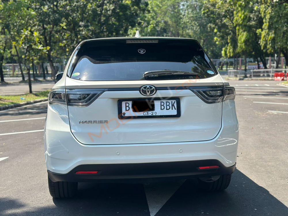 Mobil Toyota Harrier 2014