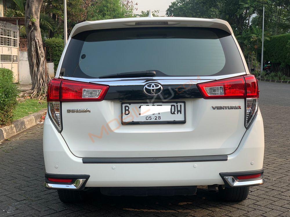 Mobil Toyota Kijang Innova 2018