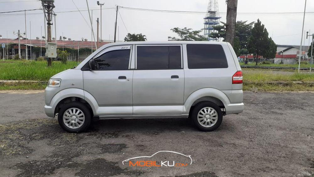 Mobil Suzuki APV 2012