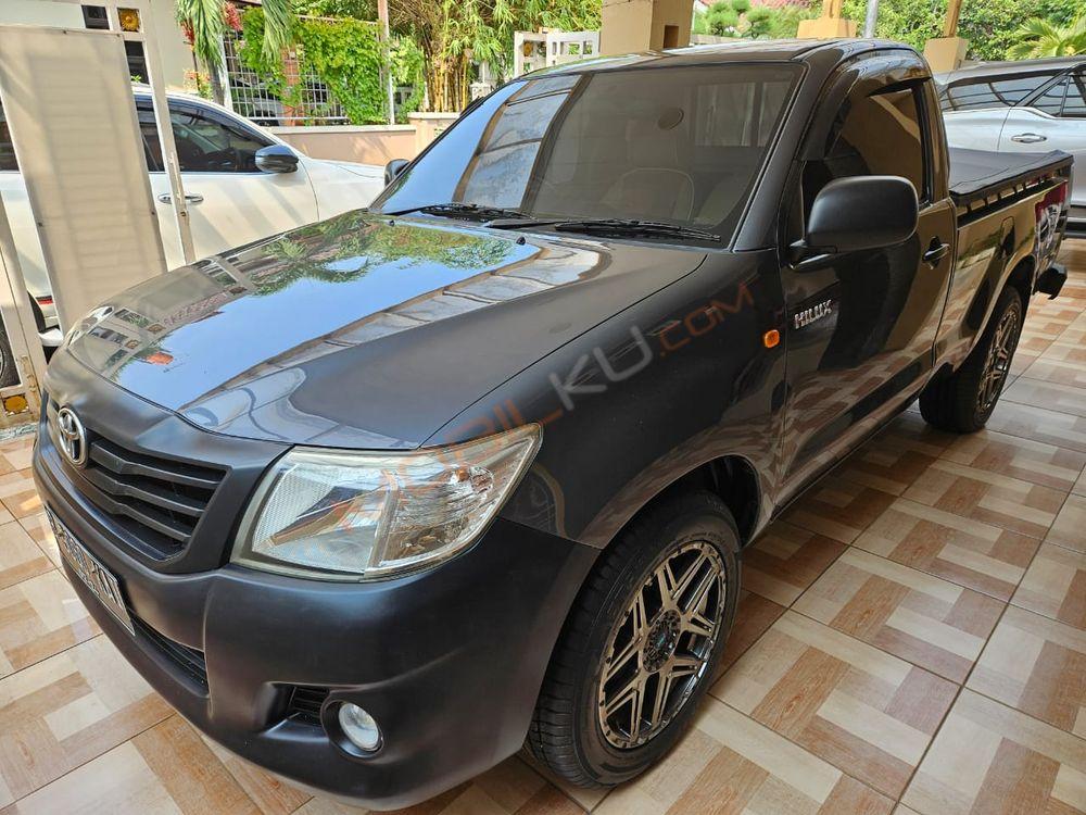 Mobil Toyota Hilux 2013