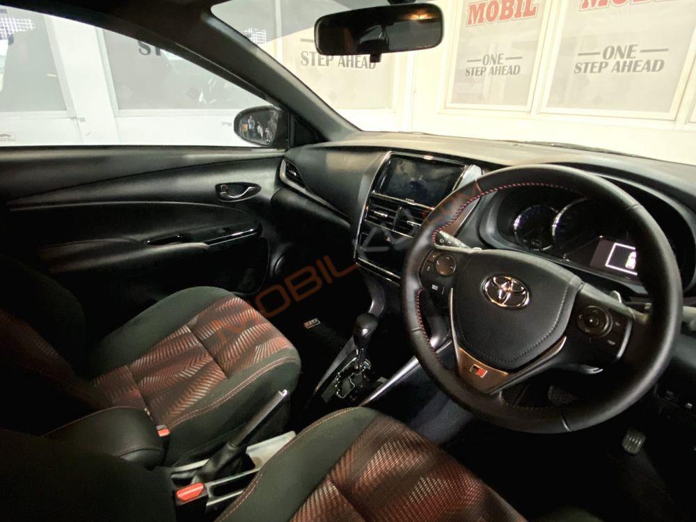 Mobil Toyota Yaris 2022
