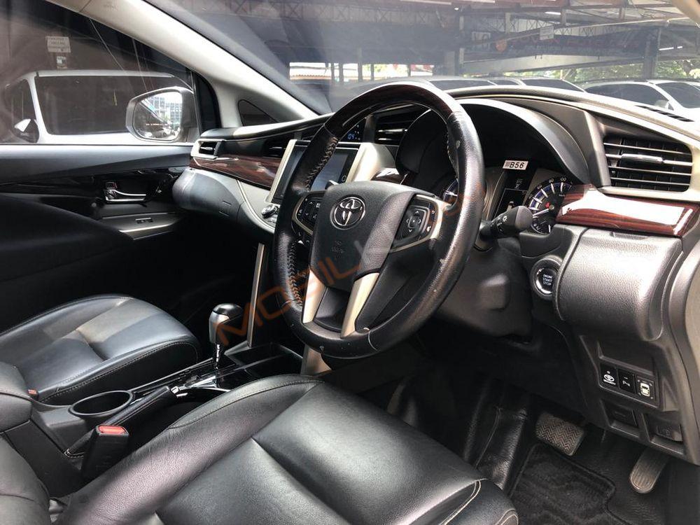 Mobil Toyota Kijang Innova 2018