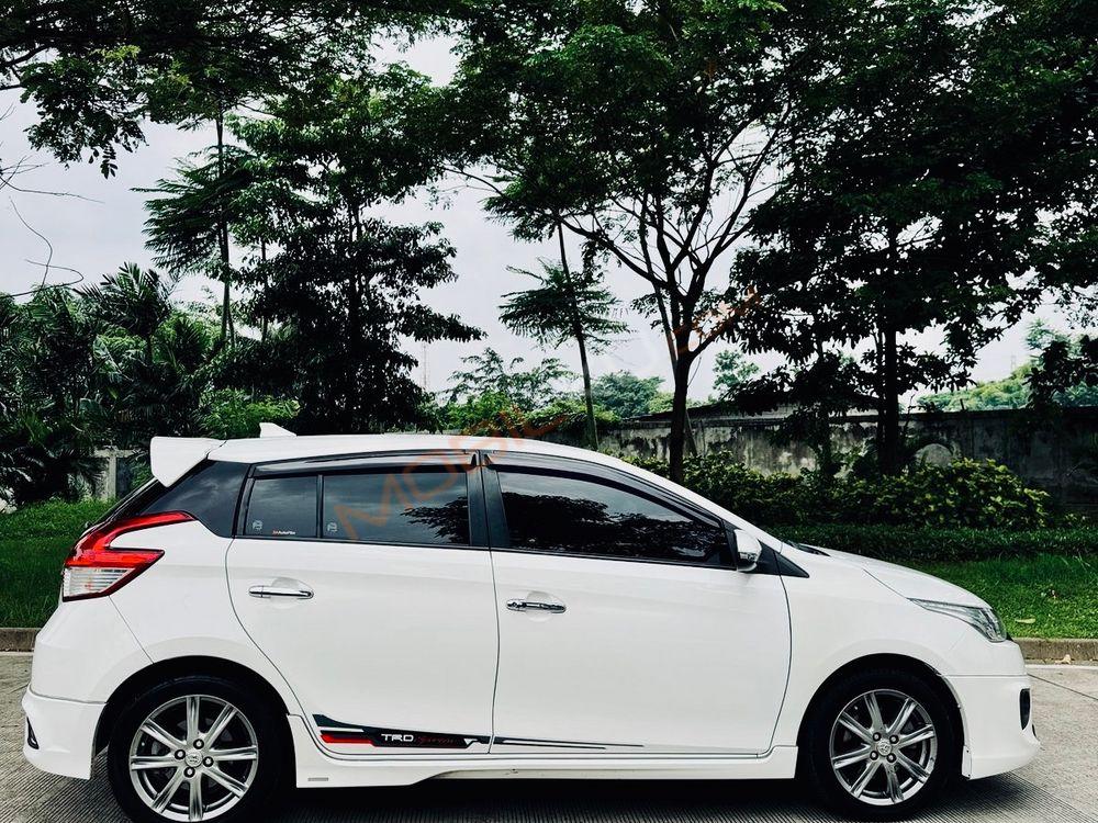 Mobil Toyota Yaris 2016