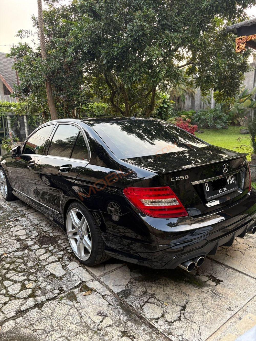 Mobil Mercedes-Benz C-Class 2011
