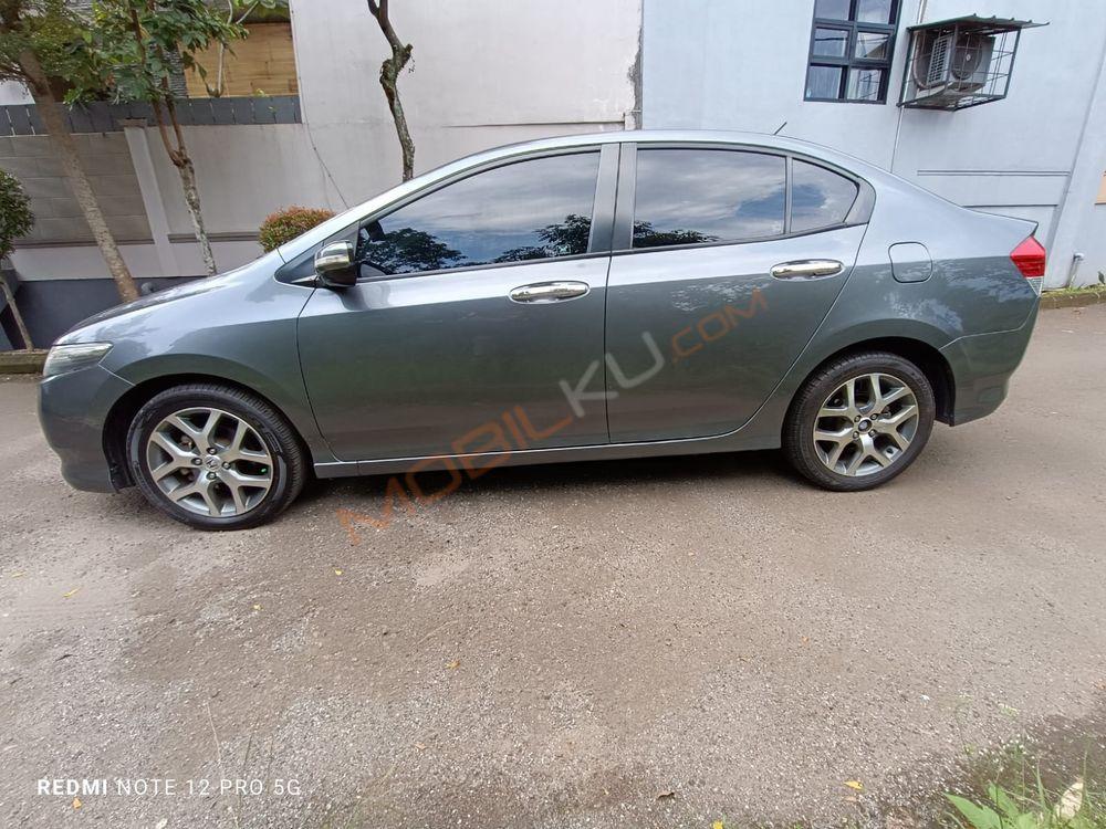 Mobil Honda City Sedan 2010