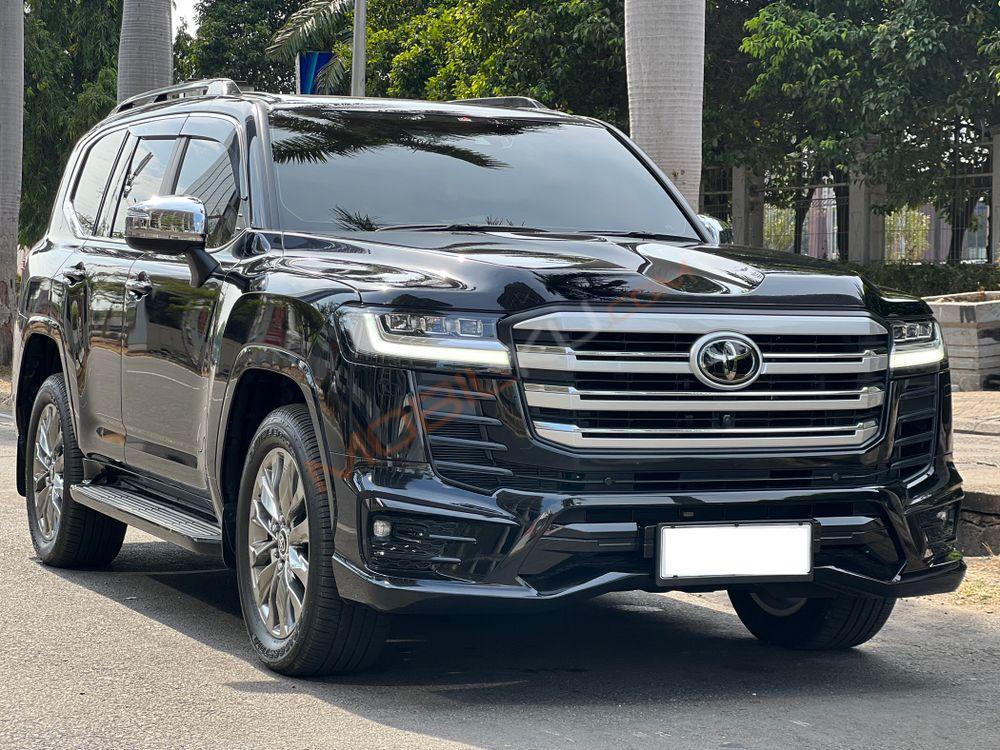 Mobil Toyota Land Cruiser 2023