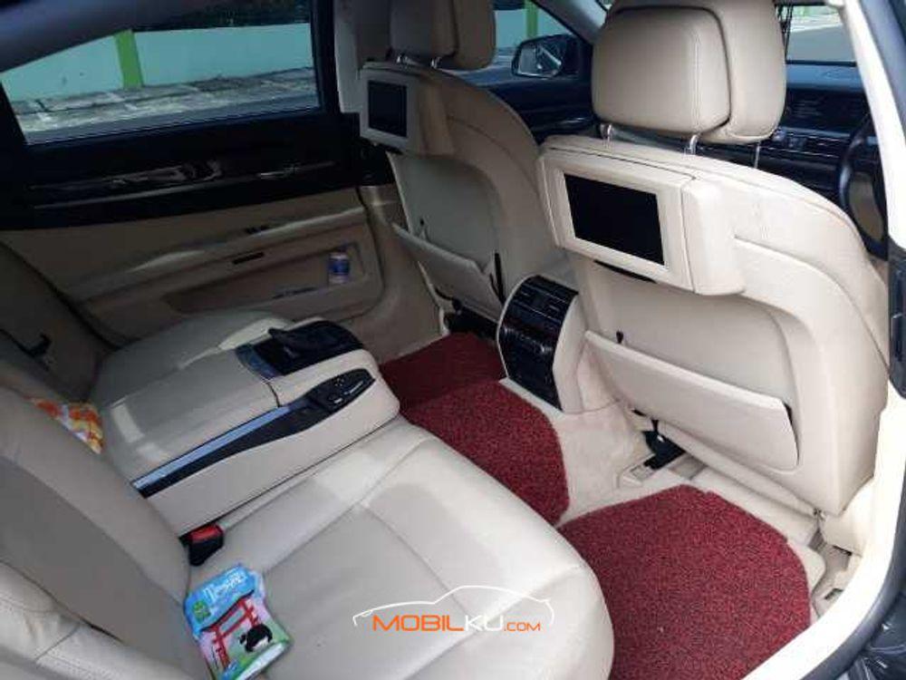 Mobil BMW 7 Series 2011