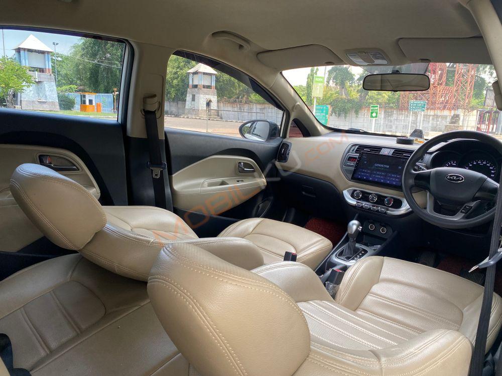 Mobil Kia Rio 2014