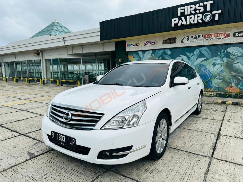 Mobil Nissan Teana 2011