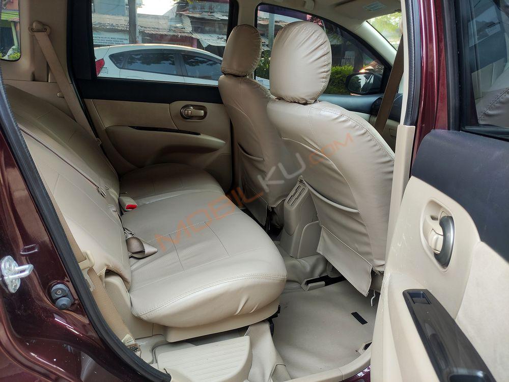 Mobil Nissan Grand Livina 2017