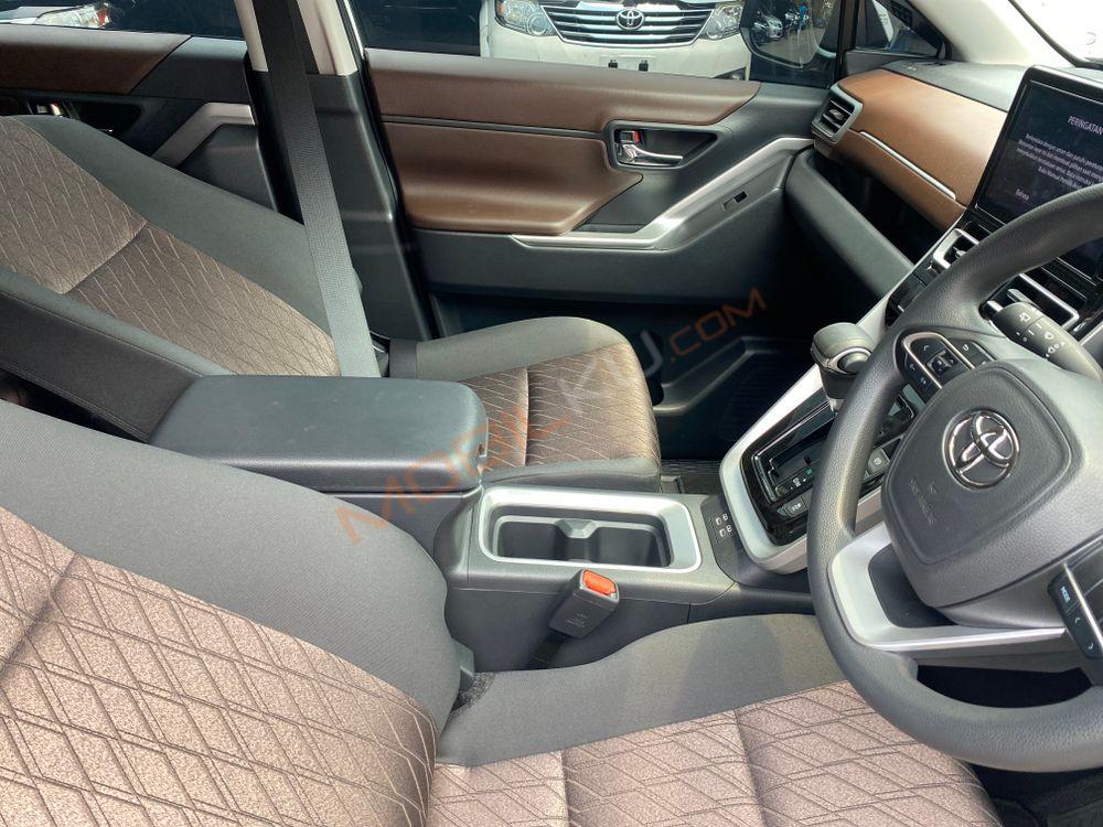 Mobil Toyota Kijang Innova 2023