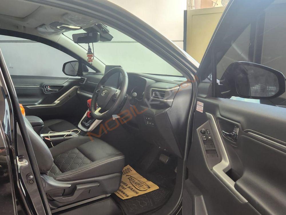 Mobil Toyota Kijang Innova Zenix 2023