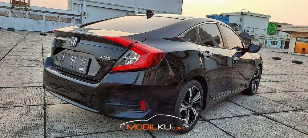 Mobil Honda Civic Sedan 2016