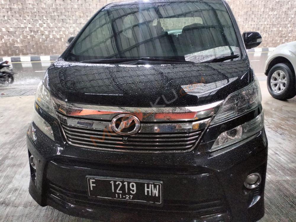 Mobil Toyota Vellfire 2012