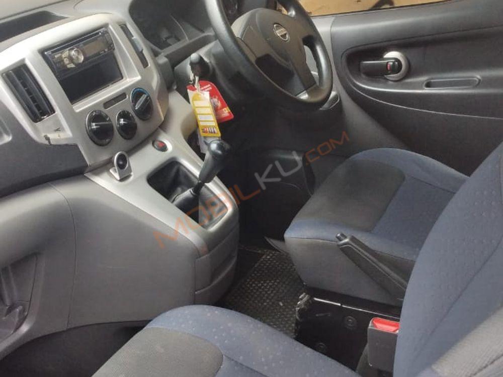 Mobil Nissan Evalia 2013