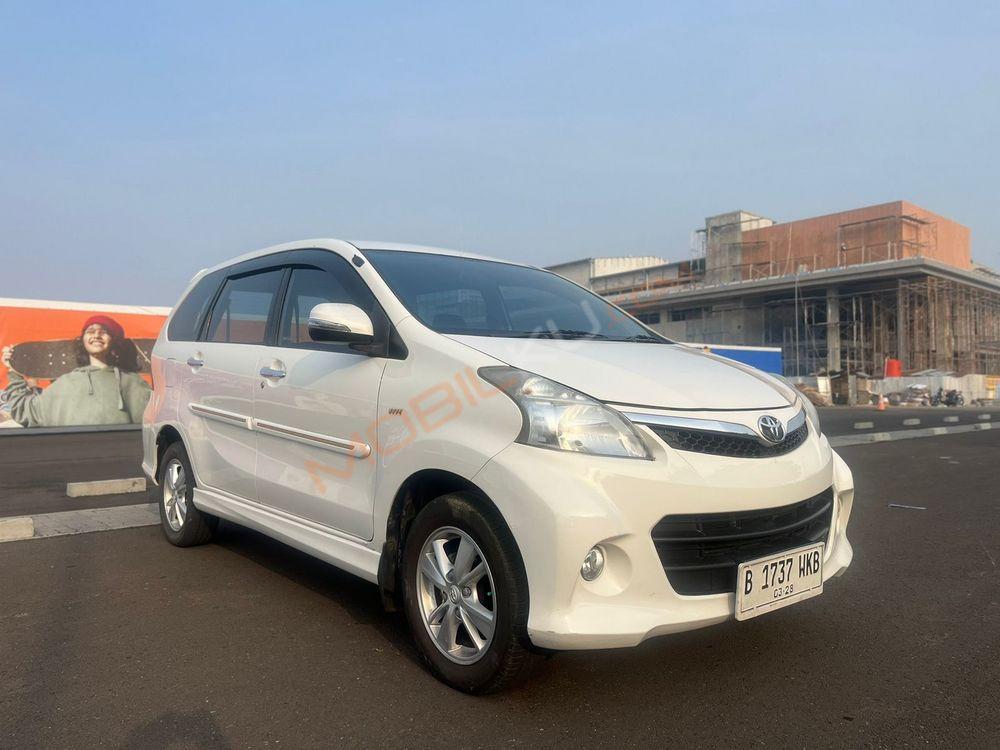 Mobil Toyota Avanza 2012