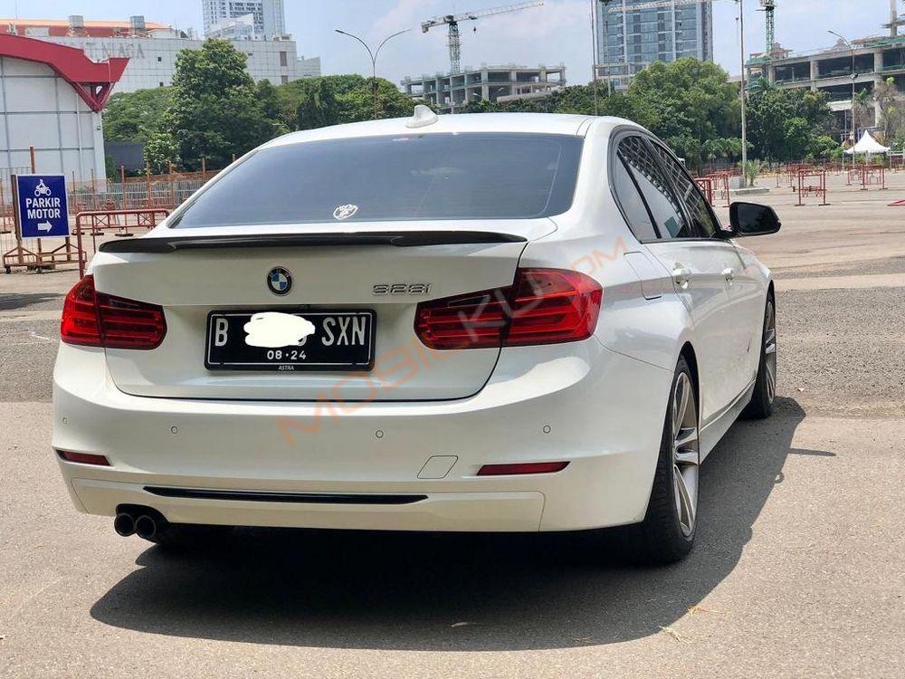 Mobil BMW 3 Series 2014