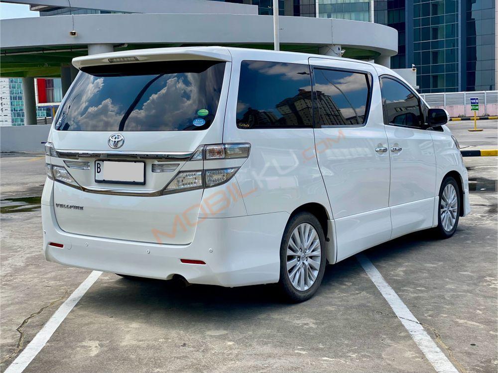 Mobil Toyota Vellfire 2016