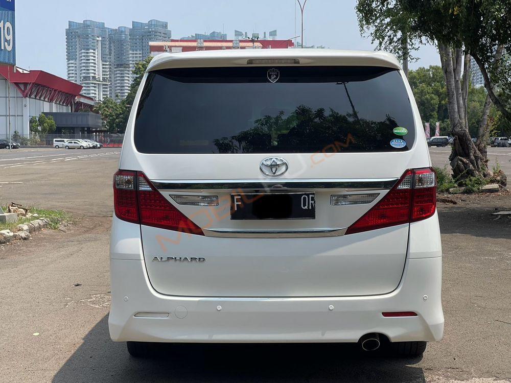 Mobil Toyota Alphard 2014