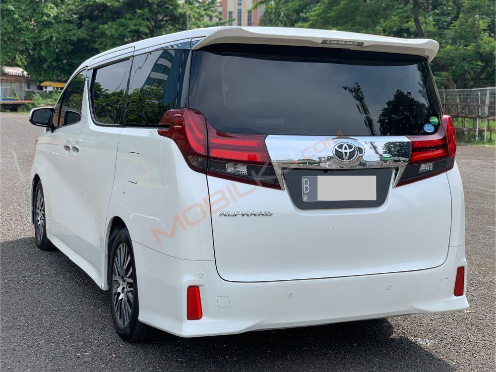 Mobil Toyota Alphard 2016
