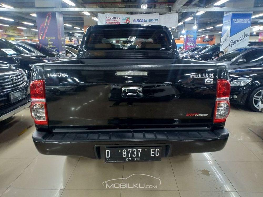 Mobil Toyota Hilux 2013
