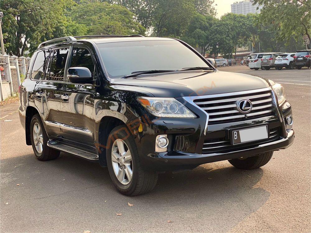 Mobil Lexus LX 2012