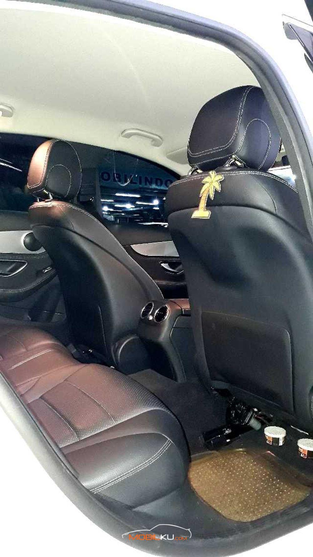 Mobil Mercedes-Benz C-Class 2016