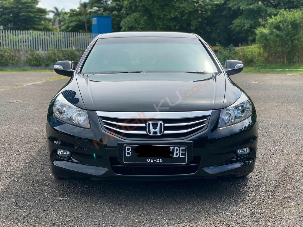 Mobil Honda Accord 2011