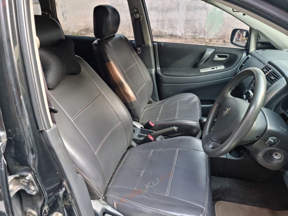 Mobil Suzuki Aerio 2004