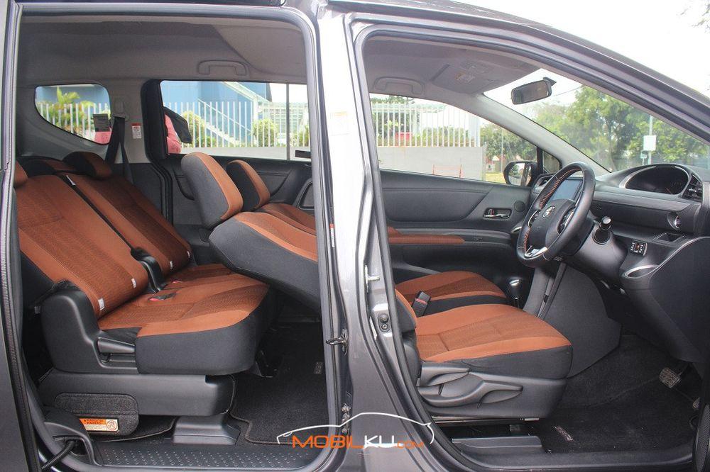 Mobil Toyota Sienta 2018