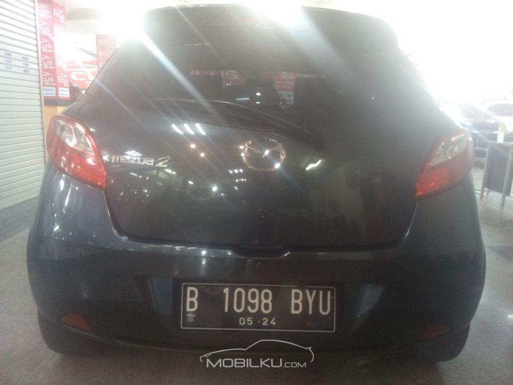 Mobil Mazda 2 Hatchback 2013