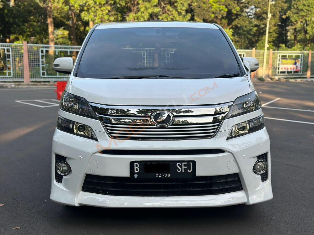Mobil Toyota Vellfire 2015