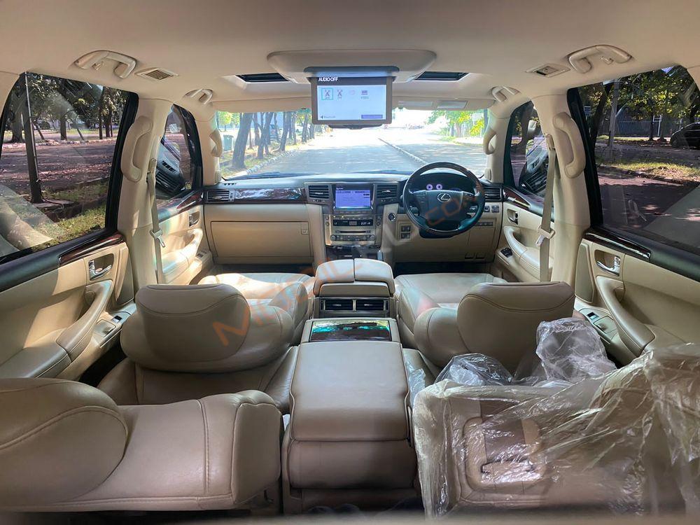 Mobil Lexus LX 2010