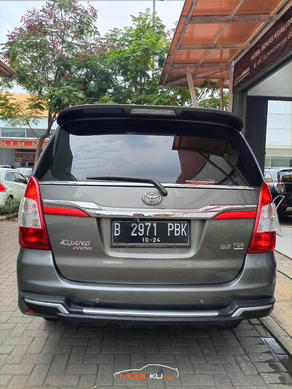 Mobil Toyota Kijang Innova 2014