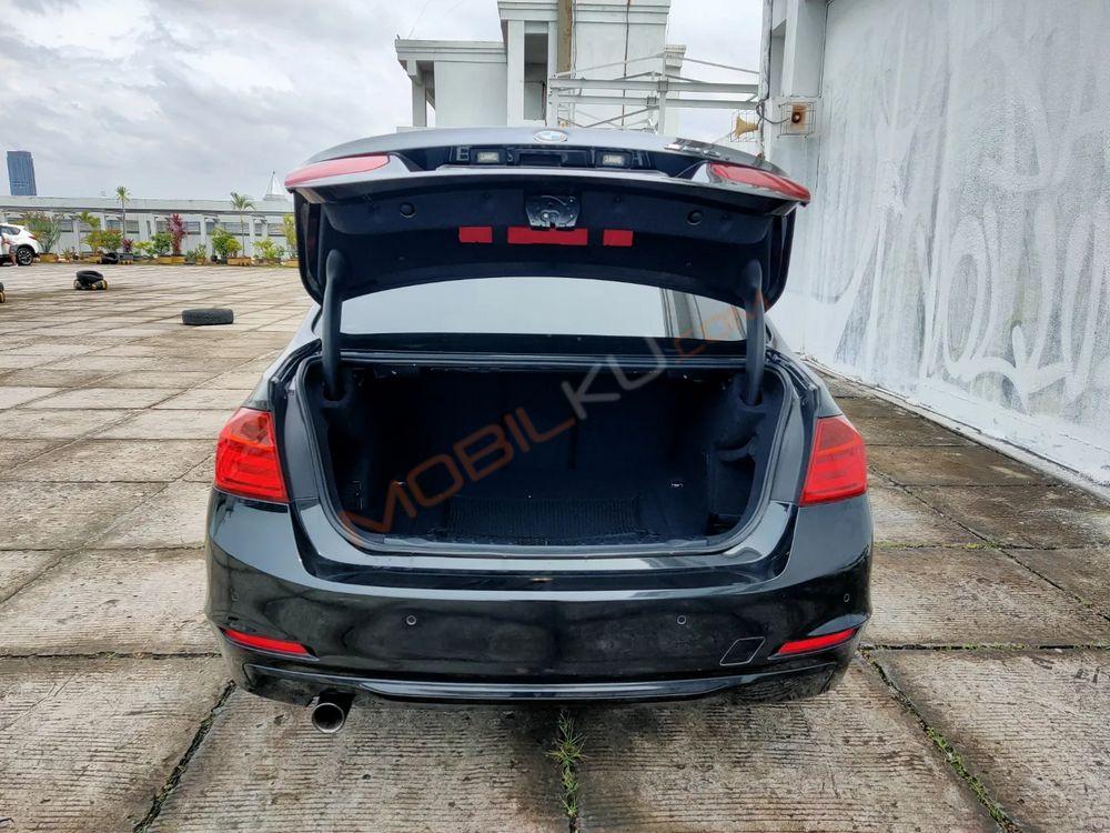 Mobil BMW 3 Series 2014