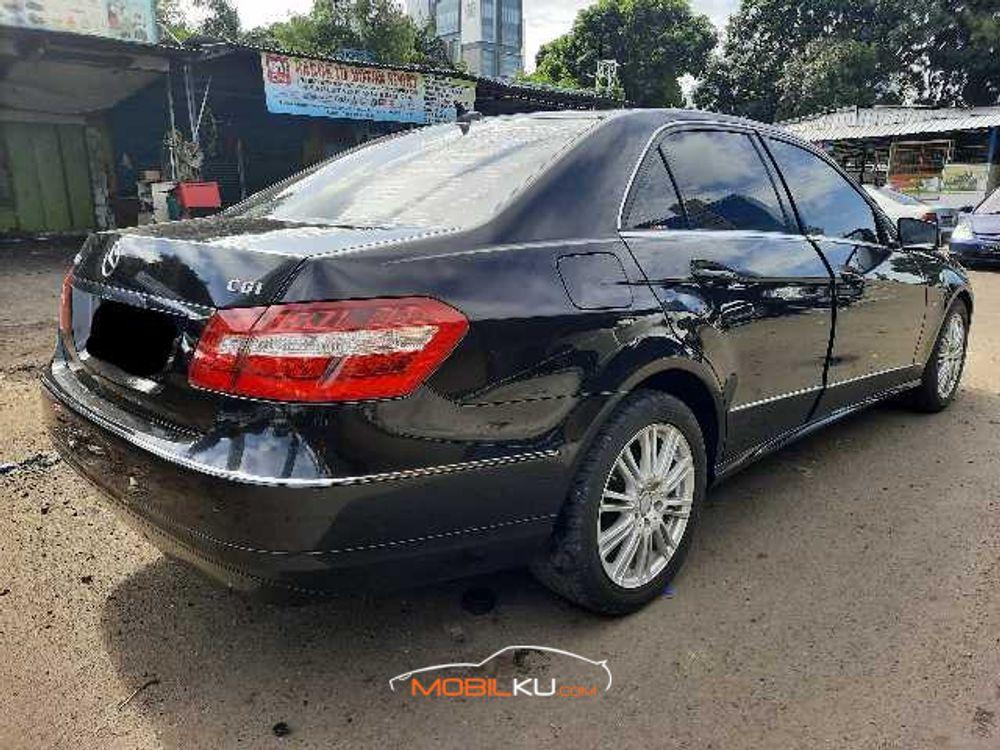 Mobil Mercedes-Benz E-Class 2010