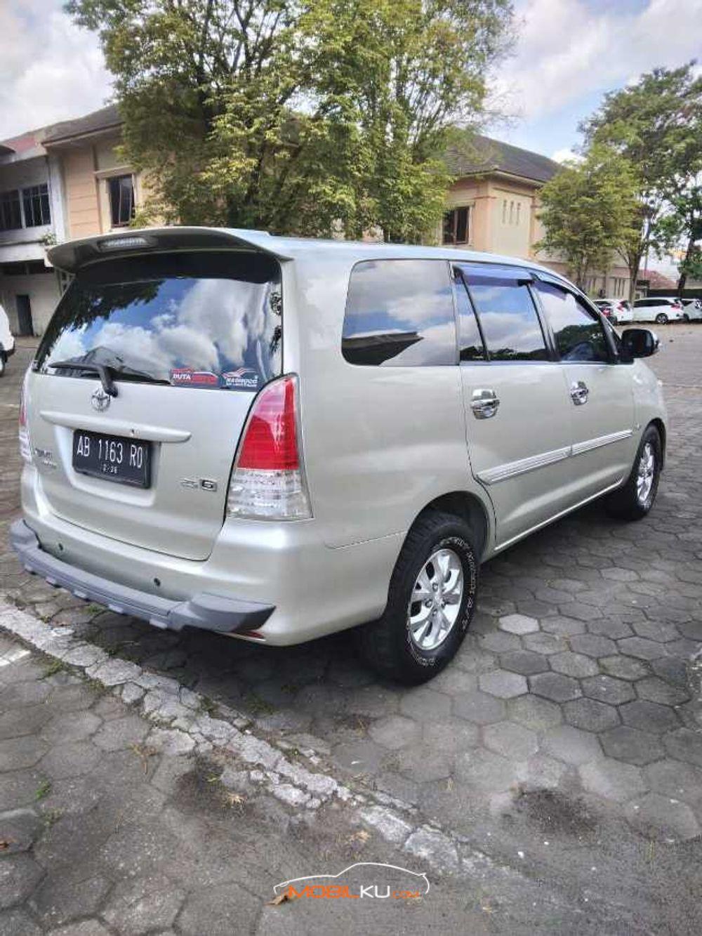 Mobil Toyota Kijang Innova 2016