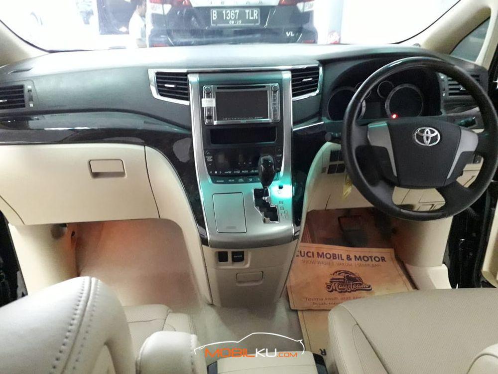 Mobil Toyota Alphard 2014